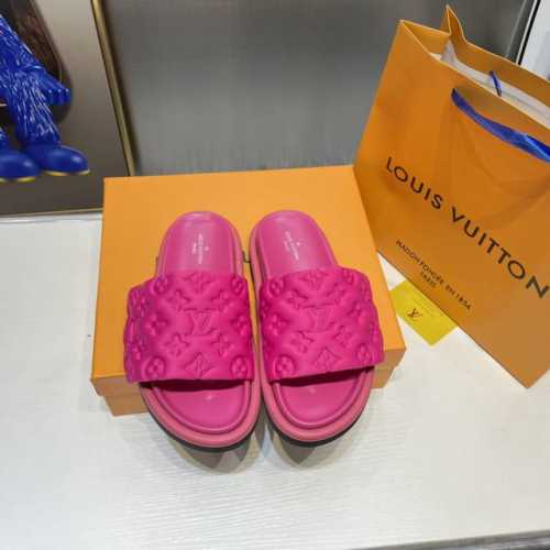Louis Vuitton 路易威登 LV魔术贴拖鞋 凉拖 情侣款 浮雕logo 压花 柔软加垫鞋面搭配可调节魔术贴 舒适韧性鞋垫再添和谐色彩 码数：3