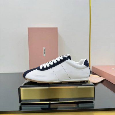 出厂价P Miumiu 25Ss Tyre系列春夏新款 饼干鞋 阿甘鞋休闲运动鞋Miumiu最新爆款 前卫大胆的设计，风格融于此款厚底帆布运动鞋的简约线条，别致