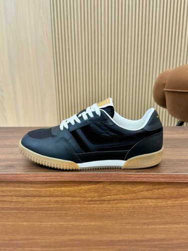 汤姆 Tom Ford 美国时尚轻奢2025爆款款 Size 39-45 Tom Ford来自欧美品牌 贸易原单 国内罕见 不易撞款 春夏穿到秋冬 跨越温差限制