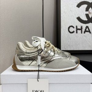 dior迪奥高版本. 原版开发全新Tpu吸膜超轻极软组合大底. 运动风格 运动鞋..老爹鞋.. 上脚超美超赞..各路明星网红纷纷上脚..耀眼Logo经典百搭四季