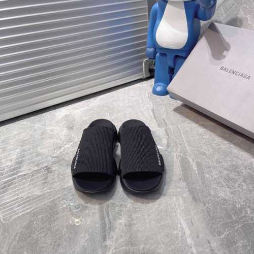 出厂 Balenciag* 巴黎世家拖鞋 升级版推出Speed 2.0 版本全新袜子鞋拖鞋 原厂货 绝非通版 2.0版的袜子部分可以把脚背和脚踝完全包裹起来 鞋