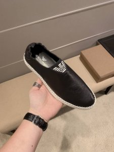 实价 ，品牌阿玛尼，官方新款，阿玛尼夏季时尚范儿..鞋面头层牛皮，内里进口羊皮里，舒适透气..阿玛尼传承意大利纯手工工艺，优质的选材及精湛的工艺让人惊叹..优质