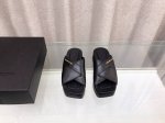 冲量价: Alexander Wang 亚历山大王 春夏新款松糕厚底凉拖 鞋面：牛皮 内里：进口羊皮里 垫脚：进口牛皮 跟高：7Cm 大底：原版开模Logo橡胶