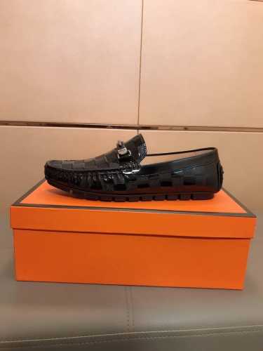 工厂价 菲拉格幕 Ferragamo 新款男士豆豆鞋高品质做工精细，高端奢华鞋面采用进口意大利压纹皮，猪皮内里橡胶耐磨防滑大底，穿着透气舒适高品味男士首选码数3