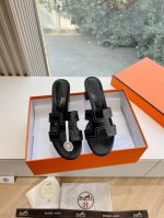 G033高端品质H家 2025春夏新款 HERMES爱马仕H 纯钢kelly锁扣拖鞋一字平底真皮外穿凉鞋女扣平底金属银扣真皮拖鞋女鞋鞋面：进口牛皮内里：进口羊皮