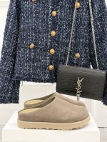 厂价 the Row 经典春夏新品复古 包头拖博肯拖鞋半拖 目前穿过最舒服的穆勒鞋 复古色营造出松弛耐看的高级感 太适合不爱穿鞋的松弛人了 穿上休闲慵懒松弛感拉