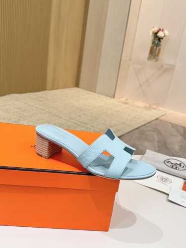 爱马仕Hermes，真皮大底 出厂价 顶级版本！原版开发 鞋面：牛皮 内里垫脚 羊皮 大底：意大利真皮大底 跟高：4.5Cm 码数：34-43注 34 41 4