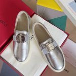 顶级版本：女款 Ferragamo菲拉格慕 最新Vara系列 厚底 铭牌 蝴蝶结 乐福鞋 原版购入开发 做货 这款休闲便鞋灵活百搭，适合各种休闲场合。鞋面选用柔