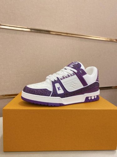 工厂P价P： L 奢品 Trainer情侣款运动鞋 限量烫钻版出货，进口捷克钻镶嵌鞋面闪烁耀目光芒，需七小时匠心制作方可成就经典。实物真的超闪，以男装艺术总监V