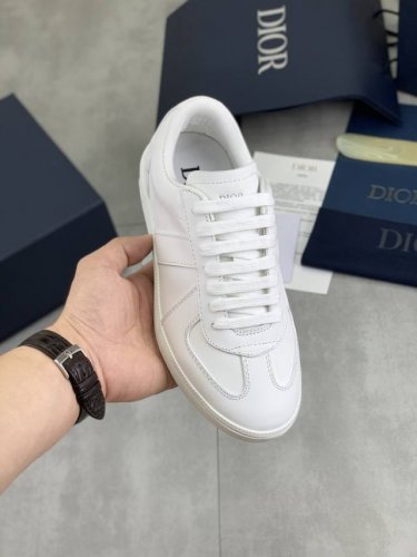 工厂p价pp 实价 迪奥Dior B01德训鞋顶级版本 白色头层牛皮 鞋面全油边 Tpu原版成型大底 这款运动鞋是2025秋季系列新品 标志着Dior经典款式的
