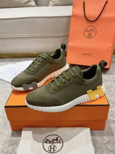 顶级版本2024ss Hermès 爱马仕 初秋新品情侣款 休闲鞋拼色设计MM风 超前时尚 简约高级 随意搭配 上脚非常轻便舒适鞋面：麂皮 牛皮内里：羊皮大底：