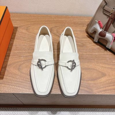hermes... 平底乐福鞋 2025新品+爆款系列 真皮大底，独家开模五金扣，进口牛皮 春夏拼色兼具颜值舒适度的单品！ 渠道货源 女码35-39 可订做40