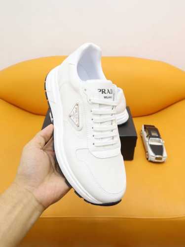 工厂价 全牛货 专柜一比一 Prada-普拉达 ～市场潮款男鞋鞋 年主推原单货 官网直营店有售！此款充分展现设计师的神作！男士高端休闲板鞋 懒人套脚 、夏季很流