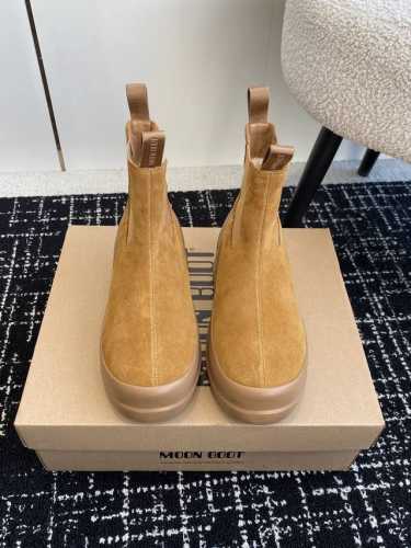 代购级 MOON BOOT LUNA系列 24秋冬季新款 雪地靴 长期主义购物一moonboot雪地靴因为冬天想去追极光，对比了很多雪地靴，超轻发泡大底 moo
