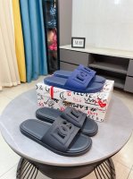 出厂价P Dg 新品男士拖鞋，高端精品，牛皮泡芙鞋面精致压花Logo装饰，精细做工，鞋底超软，休闲宽松舒适型，夏季必入哦！ Size：38-44