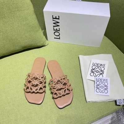 代购级 Loew* 罗意威 25Ss 春夏新品 拖鞋 疯狂种草简约设计感觉更干净优雅 让你念念不忘 颜色也很耐看漂亮，上脚瞬间气质十足气场，简直无敌帅气有型 鞋