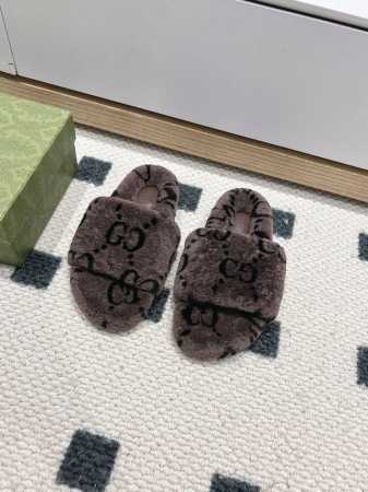 顶级品质 GUCCIss2024秋冬｜平底羊毛拖鞋新品 超舒适的 双带毛拖 简约随性 时髦有范， 慵懒又不乏高级感，最舒适的拖鞋没有之一 随意上脚都好看有型，绝 - 点击图像关闭