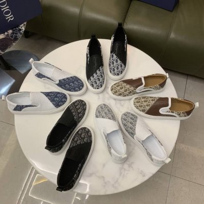 工厂P价 D家新品上市，全头层小牛皮配水染牛仔布，经典菱格花纹D家工艺，，高端大气上档次，上脚舒适，穿着百搭，立体感十足，5色可选 ，尺码：39-44 45 4