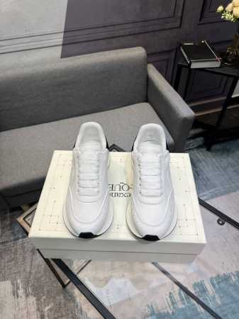 专柜最新上新 顶级高端版本alexander Mcqueen 亚历山大麦昆 最新款 阔型运动鞋小白鞋休闲鞋新色！ 后尾巴真的是太有特色太好看了，一眼爱！顶级版本 - 点击图像关闭