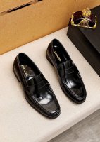 商品商标：Prada 普拉达 休闲皮鞋 正码码数: 38-44 45订制 商品材料：精选 进口头层开边珠牛皮鞋面，进口水染牛皮内里。强烈立体视觉效果，原版大底