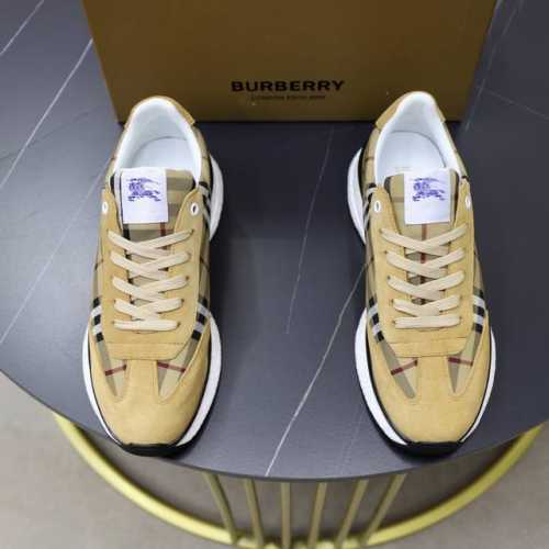 出厂价Pp： 品牌：巴宝莉 标准码：38-44 45订做 等级：官网同款 材料：原版皮料拼接品牌布匹 舒适透气内里 轻便耐磨运动大底 款式类别：男士时尚休闲鞋