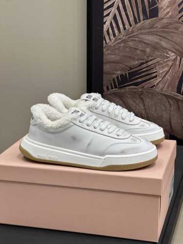 顶级品质 miu fw24 new arrival～ miu24秋冬羊毛运动鞋新品 小牛皮鞋面，皮毛一体内里 脚感满分 size 35-41