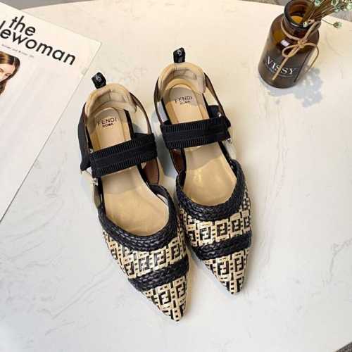 芬 迪 海外colibri Slingbacks . Colibri编织平底单鞋 厂批： 普通大底： 真皮大底： 芬 迪这季的设计简直太好看了！1：1原版拆解复