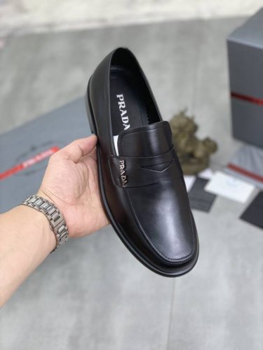 工厂p价p 实价 水染牛里 原单品质prada .普拉达 原单代购 高端商务皮鞋 面料 采用意大利进口小牛皮水染牛里 牛皮里特供原版大底 做工精细 实物_拍摄S