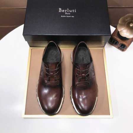 工厂批 Berlut* 布鲁提 男士高端皮鞋 官方最新发布走秀新款 进口牛皮材质 内里进口小牛皮 真皮大底 轻便舒适 。Berlut* 徽章和logo印花俘获视 - 点击图像关闭