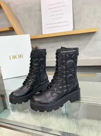 高版本出厂皮里 Dior*迪奥D家2024ss秋冬新品短靴，经久不衰的绑带短靴，搭配压线工艺，彰显经典设计，市场顶级版本 采用柔软的牛皮制作，打造休闲又不失优雅 - 点击图像关闭