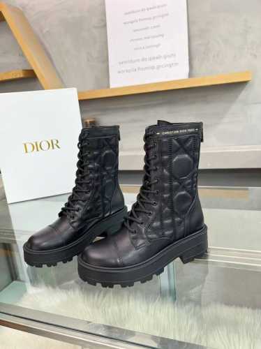 高版本出厂皮里 Dior*迪奥D家2024ss秋冬新品短靴，经久不衰的绑带短靴，搭配压线工艺，彰显经典设计，市场顶级版本 采用柔软的牛皮制作，打造休闲又不失优雅