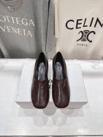 高版本出厂 phoebe philo25Ss新款F012简约复古小高跟一脚蹬单鞋 果然还是帅的 简约女王大女人风 简单的线条和低调的色彩 温柔硬朗的大女人风 时