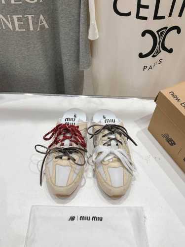 高版本出厂 半托360 Miumiu 缪缪G027Miu Miu X New Balance联名款运动鞋 2025早春发售前先近赏同样是在十月的巴黎时装周，又被