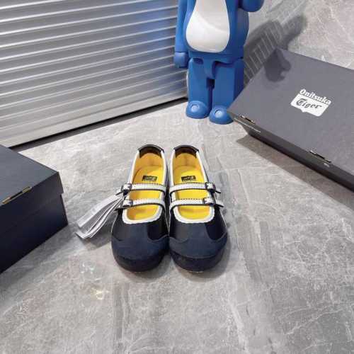 出厂 Onitsuka Tiger鬼塚虎 鬼冢虎Mexico 66 Tgrs 平跟 玛丽珍鞋款演绎芭蕾风潮 整鞋采用银色金属光泽材质镜面效果，配合渐变奶油色皮革