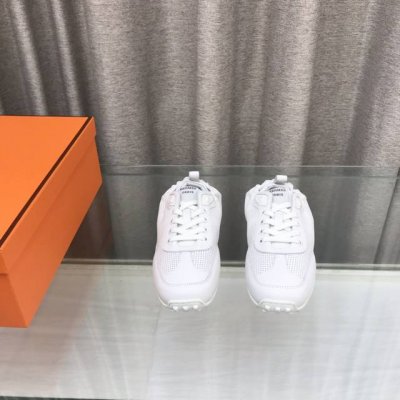 冲量价: 男+10 小红书最火爆 超绝 爱马仕Hermes 情侣款 最新款阿甘鞋德训鞋运动鞋Mm风，复古时尚、简约高级随意搭配，上脚非常轻便舒适，原版开模大底！