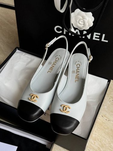 顶级品质 Chane L 24A New Arrival～ 小香24手工坊 Slingback 小方跟搭配小方头，点缀烤漆双c扣件 精致乖巧，气质拉满 小牛皮鞋