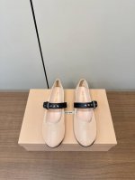 miumiu 25Ss 早春新品玛丽珍芭蕾舞网纱跳舞鞋 秀场工艺来自Miu Miu系列的细节特写 新季的潮流要素 与此刻挚爱的概念，玛丽珍芭蕾舞传达现代风格~