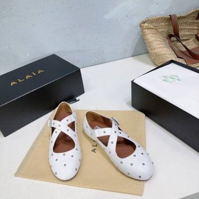 高品质出厂 ！小众潮牌Alaia25春夏麂皮铆钉圆头平底奶奶鞋玛丽珍乐福鞋单鞋！最新春夏时装秀新款系列平底芭蕾舞鞋！法国高端一线高定品牌！时尚界最后的手艺人 只