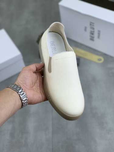 工厂价 实价 Berluti 布鲁提 2024新款拖休闲鞋来袭 进口牛皮材质纯手工重复擦色改色制成 内里垫脚进口精选小牛皮制作 品牌logo双色 原版大底 时髦