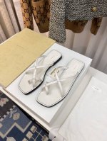 高品质出厂 The row2024新款小众法式夹脚拖鞋女真皮这双简直就是年度梦中情鞋 年度必入高级感从里到外散发了 无论是日常居家还是闲逛街头，这款夹趾人字拖将
