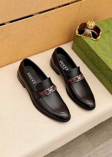 商品商标：Gucci 古驰 休闲皮鞋 正码码数: 39-44 38.45.46订制 商品材料：精选 进口头层荔枝纹小牛皮鞋面+奢华五金扣，进口羊皮内里。强烈立体