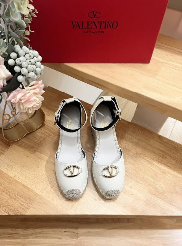 valentino Garavani 荔枝牛皮系带坡跟凉鞋 金属效果工艺处理铆钉装饰 麻绳包裹坡跟 露趾坡跟凉鞋 坡跟防水台 意大利制造 -35-41