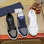 Dior 高端顶级代购最新专柜同步发售，意大利原版 品牌图腾布匹车缝品牌布标 撘配小牛皮 凸显高端 贵气 档次 做工考究 原版内里 鞋底：原厂特供原版双色底大底