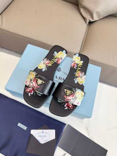 出180 市场顶级版2670Ss Prada普拉达三角标 顶级品质 集优雅知性复古可爱于一身 鞋面：原版羊皮原版4D印花 内里：羊皮里 原版 意大利真皮大底 4