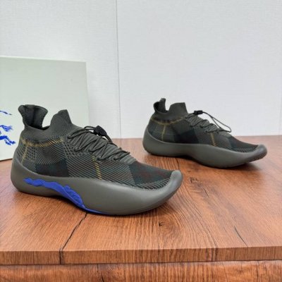 莞产高版本 战马系列巴宝莉Burberry新款男士针织休闲运动鞋 Burberry的经典纱线激发了这款运动鞋的精致与运动品味。杂色针织品鞋面极致轻盈且富有弹性，