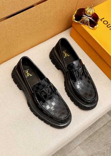 原单 Louis Vuitton 路易威登 新款～时尚商务正装男鞋原单品质，高端精品细节精致考究，采用进口意大利头层开边珠牛皮鞋面舒适的水染牛皮内里原版大底，穿