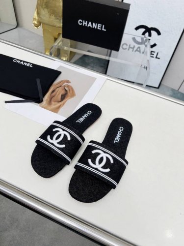 chanel 香奈儿 新款 拖鞋 官网专柜 面料羊皮 内里绵羊皮 垫脚山羊皮 3色任选 35 42码 出厂价p 真皮底160