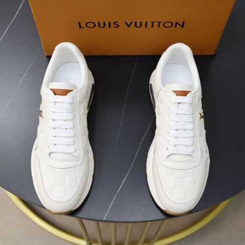 品牌：Lv路易威登 标准码：男码38 44 45可以定做 等级：官网同款 材料：原版皮料 羊皮内里 原版耐磨柔软大底 款式类别：休闲运动版 年轻时尚 欧美潮流