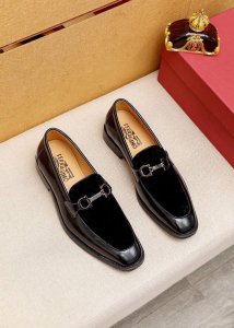 商品商标：Ferragamo 菲拉格慕 休闲皮鞋 正码码数: 38-44 45.46.47订制 商品材料：精选 进口头层高丝光小牛皮鞋面+奢华五金扣，进口水染牛
