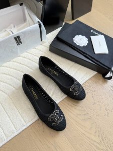 chanel 25S双C芭蕾舞鞋 原版1:1复刻 经典中的经典 无论搭配裤装还是裙装都是完美 小圆头的设计很好的修饰脚型 ，小仙女们必备！ 跟高平底 5Cm 码